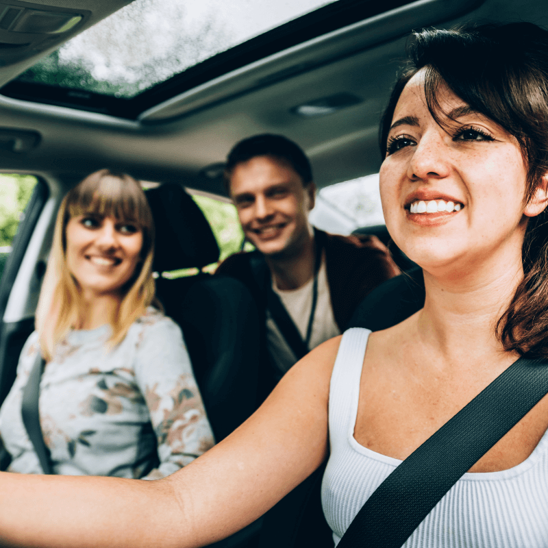 amici in vacanza con noleggio auto lungo termine per privati