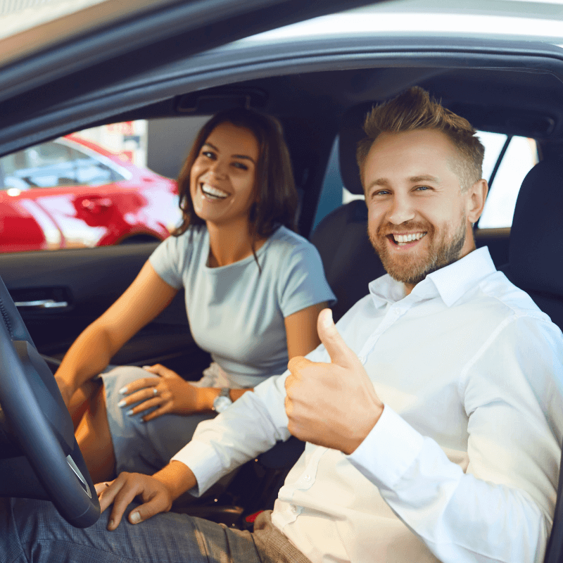 coppia dopo offerte noleggio auto lungo termine conclude preventivo